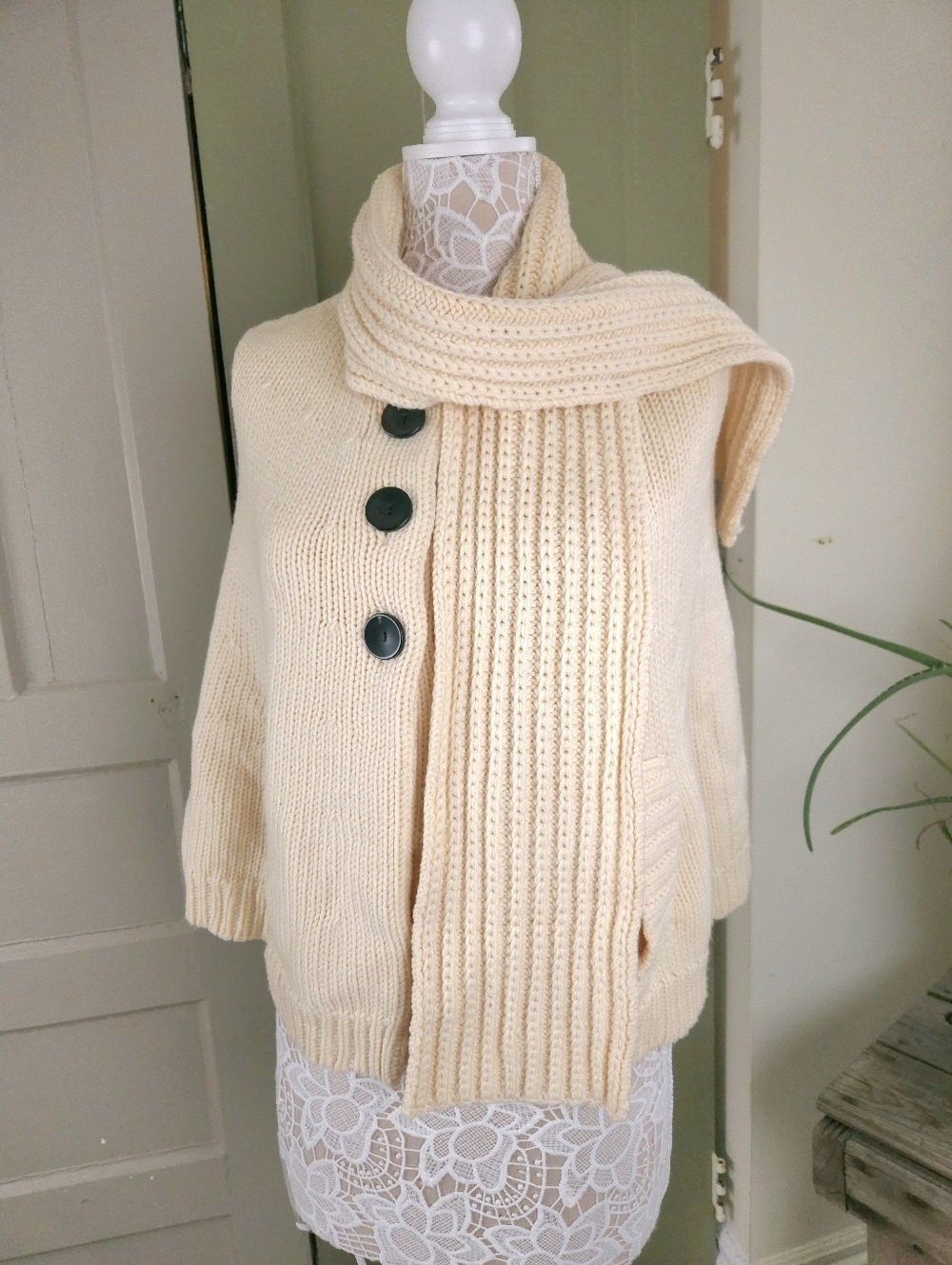 Banana Republic Marino Wool Poncho Cape Sweater Cardigan With Scarf Cream XS/S
